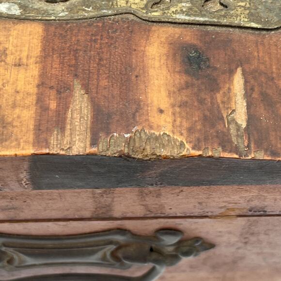 Peterson Brothers MPRS 165-171 N. Elizabeth Chicago, IL-Wooden Cedar Chest - Picture 12 of 16